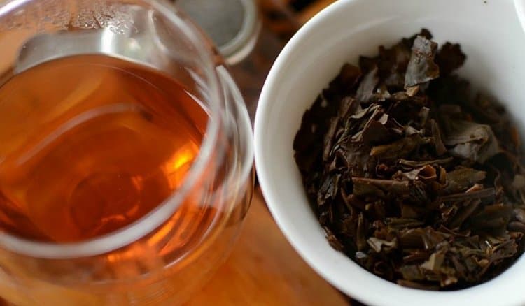 Некоторые травники умеют готовить даже ферментированный чай из кленовых листьев.