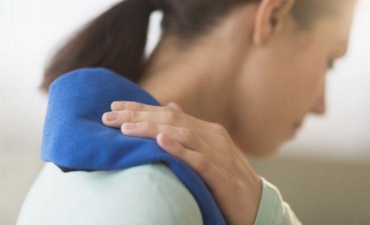 Для лечения тендита плечевого сустава используют компрессы.