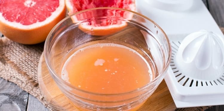 Можно для приготовления масок использовать также свежий сок грейпфрута.