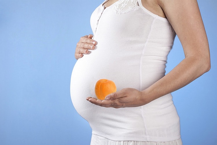 Полезны абрикосы и при беременности.