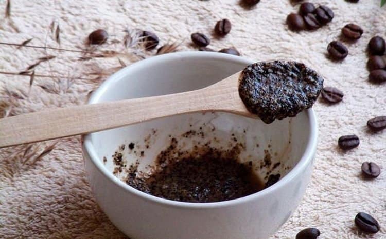 Проще всего приготовить в домашних условиях кофейный скраб для лица.