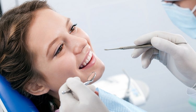 В целях профилактики важно регулярно посещать стоматолога.
