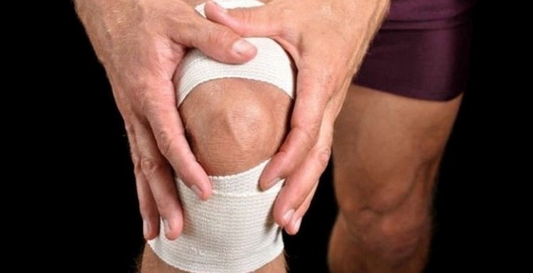 Лечение гонартроза коленного сустава 1 степени еще можно проводить народными методами.