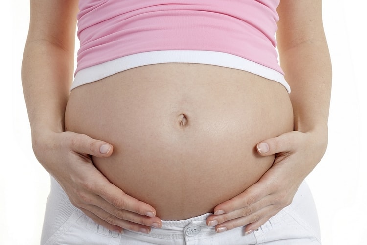 При беременности делать такие процедуры нежелательно.