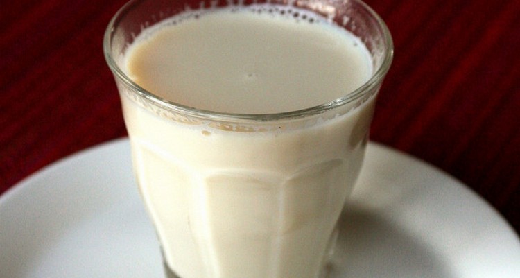 Полезно будет также пить настой гвоздики на молоке.
