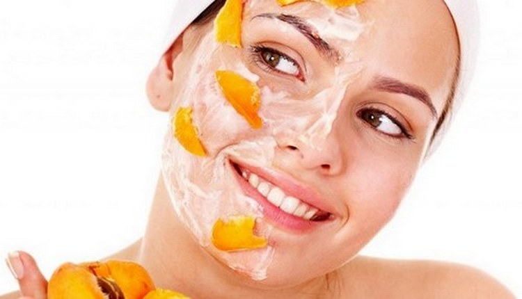 Большую пользу, особенно проблемной коже, приносит маска из абрикоса для лица.