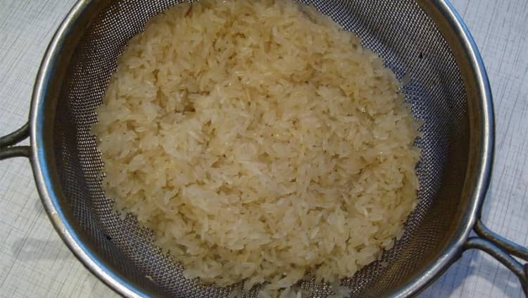 Рис, сваренный в отваре кураги и чернослива, полезен при гастрите.