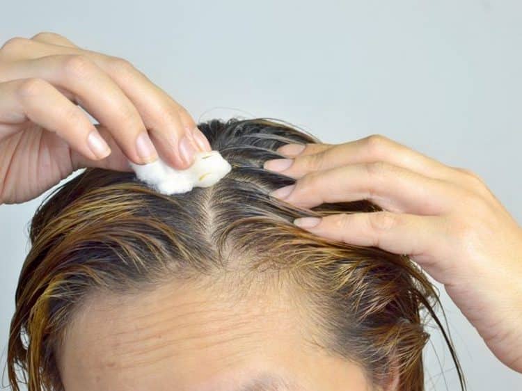 Если втирать сок дыни в кожу головы, можно укрепить волосы.