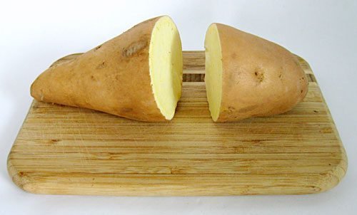 Разрезанная пополам картошка