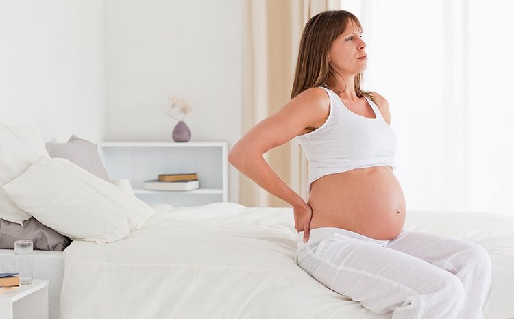 Лечение симптомов пиелонефрита у женщин народными средствами особенно актуально при беременности.