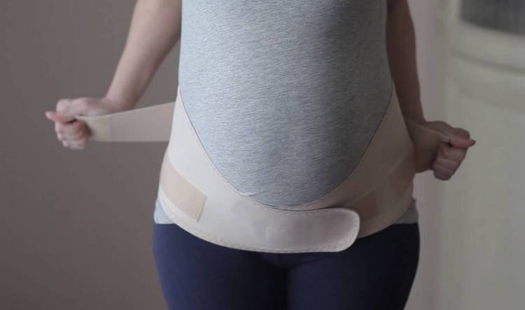 Для профилактики такого недуга важно носить бандаж женщинам во время беременности.