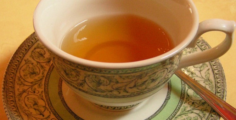 При ларингите можно употреблять чай из отрубей.