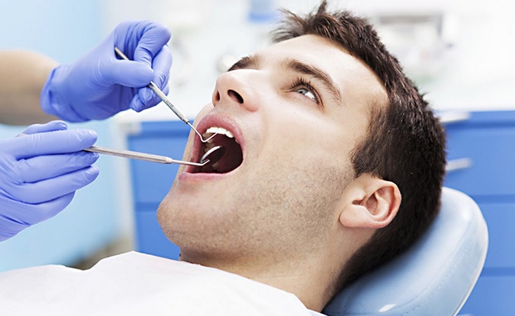 Очень важно вовремя делать профилактические осмотры у стоматолога, дабы вовремя обнаружить начинающиеся зубные проблемы.