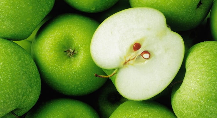 Один из самых простых доступных способов лечения подошвенной бородавки народными средствами это обычное зеленое яблоко.