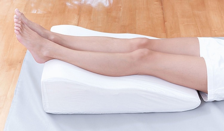 При первых признаках заболевания важно давать ногам возможность отдыхать, а также как можно скорее приняться за лечение.
