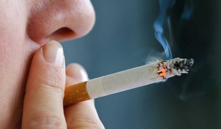 К фактроам, провоцирующим заболевания, несомненно можно отнести курение.