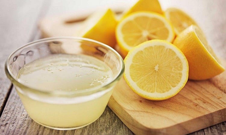 Можно приготовить раствор с лимонным соком для клизмы.