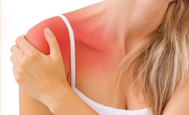 Вызвать боли в плечевом суставе могут разные заболевания.