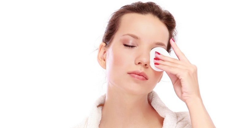 Хорошо помогает и промывание глаз отваром живокости при конъюнктивите.