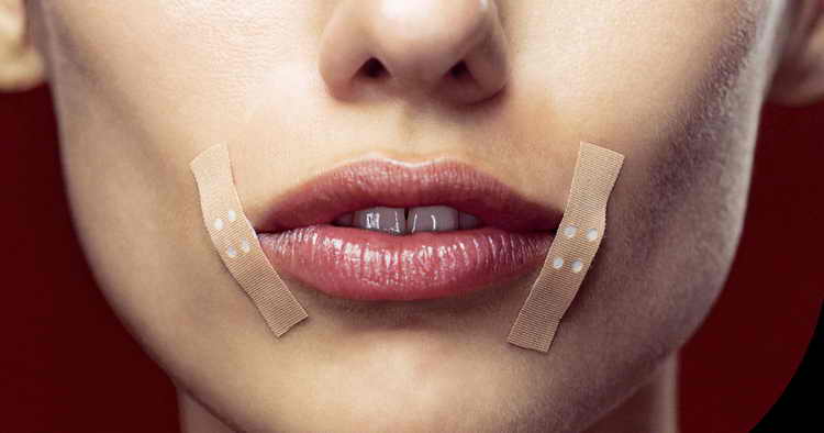 Признаки недостаточного увлажнения полости рта