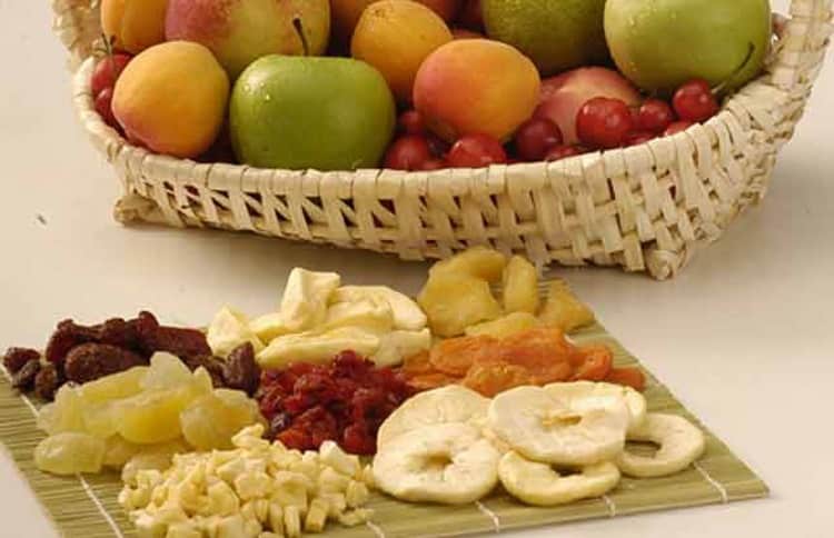 Диета стол номер 6 при подагре может включать свежие и сухие фрукты.