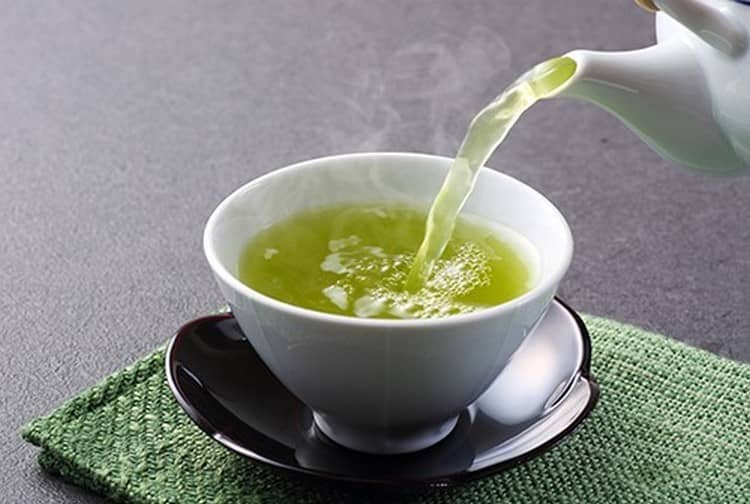 Кленовый чай помогает снять боль при артриите.